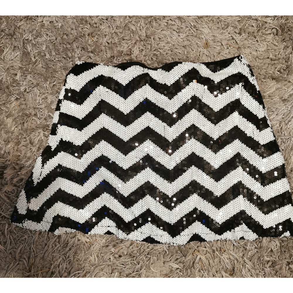 Woman's mini sequence skirt